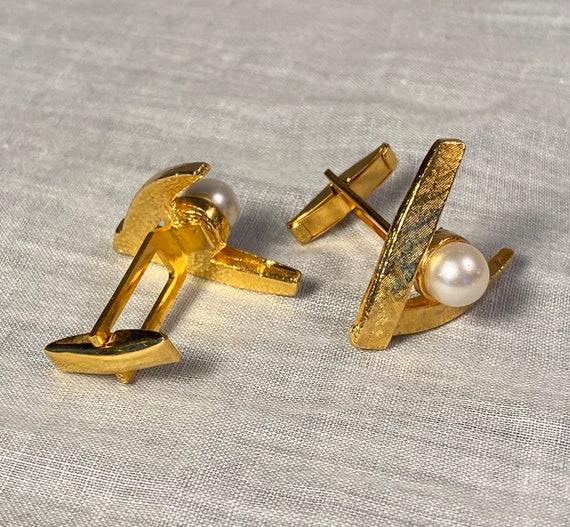 WOW - Beautiful Goldtone "V" Cuff Links with Faux… - image 3