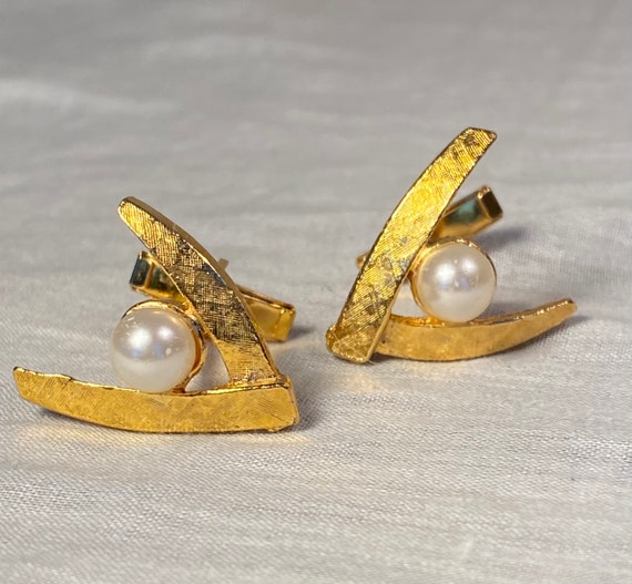 WOW - Beautiful Goldtone "V" Cuff Links with Faux… - image 5
