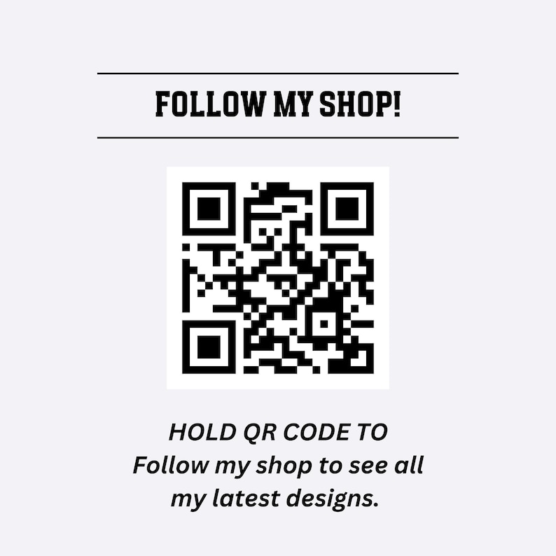Op de afbeelding: Zwart-witte QR-code met de tekst "FOLLOW MY SHOP!" erboven en "HOLD QR CODE TO Follow my shop to see all my latest designs." eronder.