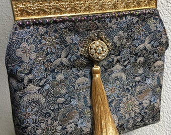 Bolso de noche tipo clutch con cadena, monedero de brocado reciclado con cierre de broche vintage.