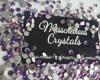Royal Purple: 12 geslepen glazen strassteentjes