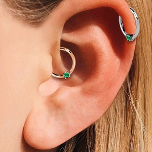 Piercing de cartilagem com argola redonda e granada verde, brinco único, ouro maciço 14K, 16G (1,2 mm) | LC00032G