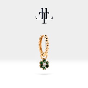 Brincos de argola delicados em forma de flor, pingente de flor de diamante e granada verde, brinco de ouro sólido amarelo 14K, brinco de haste de contas