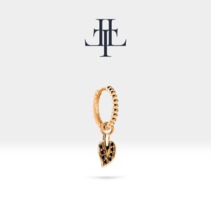 Orecchini pendenti a cerchio Huggies a forma di foglia con diamanti neri in oro giallo massiccio 14K con perline e gambo.