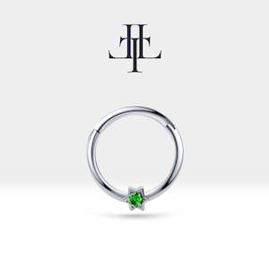 Piercing de cartilagem com design de estrela pequena e granada verde, brinco único, ouro maciço 14K, 12 mm de diâmetro externo | LC00037G