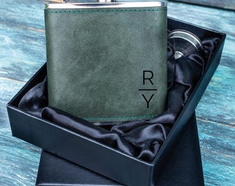 Flasque verte personnalisée : cadeau de garçon d'honneur, acier inoxydable et cuir