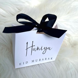 Gepersonaliseerde mini-cadeauzakje Eid Mubarak met striklint - zwart-wit
