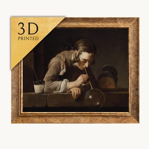 Puede incluir: Una reproducción impresa en 3D enmarcada de una pintura que representa a una persona soplando una burbuja de jabón con una pajita. Junto a ella hay un vaso de agua jabonosa, mientras otra figura observa desde detrás de un borde de piedra.