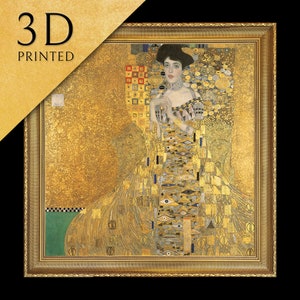 Puede incluir: Obra de arte enmarcada impresa en 3D que presenta un retrato de una mujer con un vestido dorado. La obra de arte tiene un marco dorado y un fondo dorado con el texto "3D PRINTED". El retrato es de una mujer con cabello oscuro y una expresión seria.