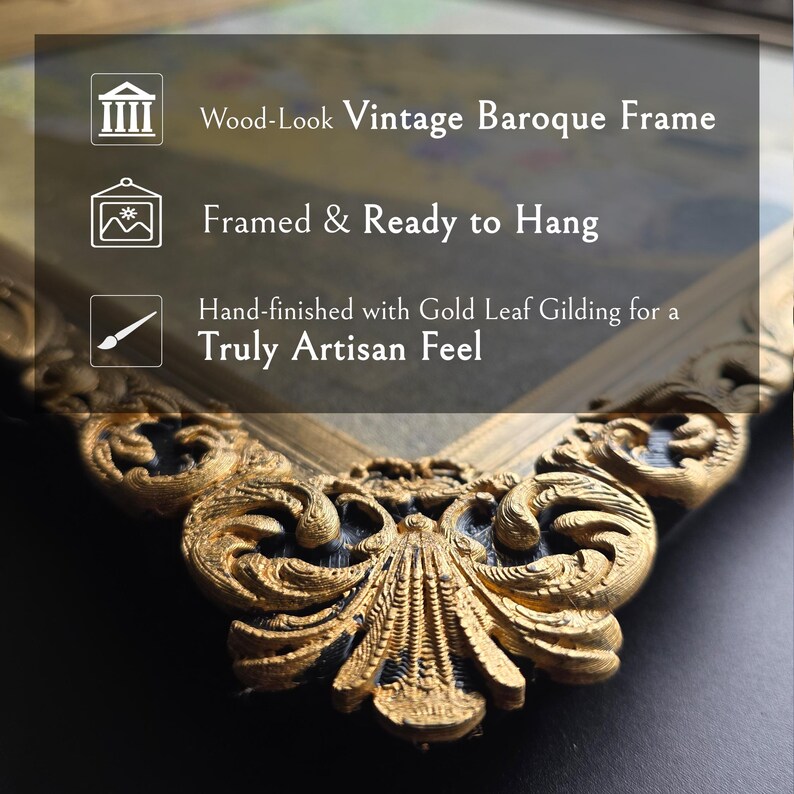 Puede incluir: Un marco de fotos dorado y ornamentado con intrincados adornos y detalles oscuros en relieve. El texto en la imagen dice: Wood-Look Vintage Baroque Frame, Framed & Ready to Hang, Hand-finished with Gold Leaf Gilding for a Truly Artisan Feel.