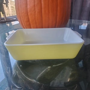 Pyrex Refrigerator Dish in Yellow