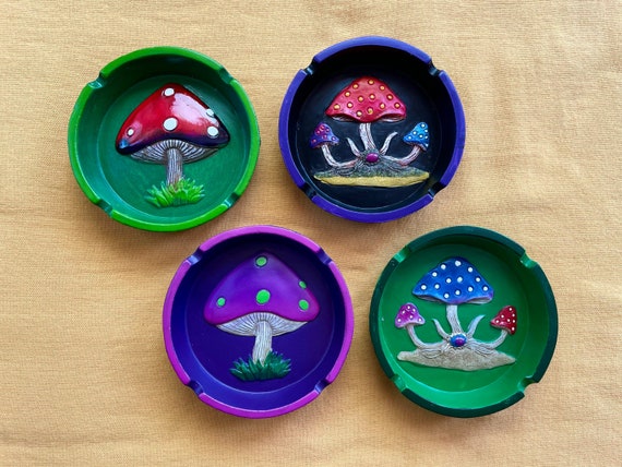 4.25"  Mushroom Round Polyresin Ashtray