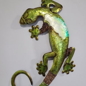 Gecko Tropical Metal Wall Hanging Made Unique With Capiz Shells Garden Wall Art Outdoor Garden Decor Beach Coastal Garden Patio Decor