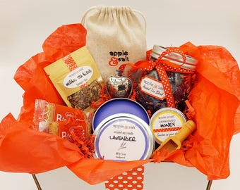 Handcrafted Tea & Gift Set: Loose Leaf Tea, Soy Candle, Honey