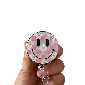 Smiley Face Retractable Badge Reel, Cute Daisy Face Badge Reel, Interchangeable ID Badge Holder, ID Holder, Gift for Nurse Teacher Coworkers