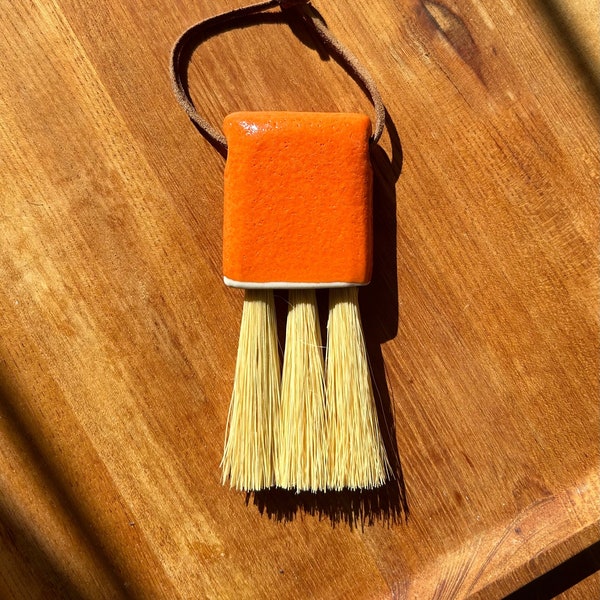 Medium Orange Peel Brush