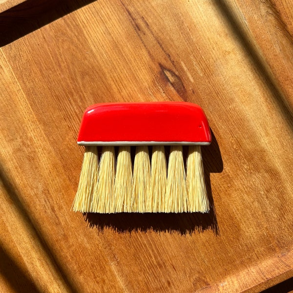 Medium Bright Red Brush