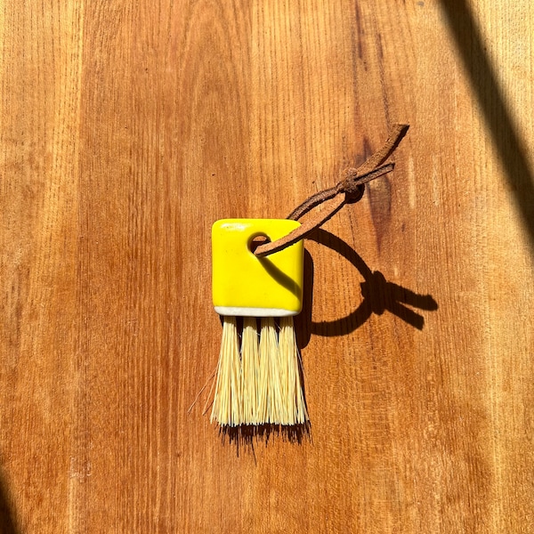 Mini Yellow Brush