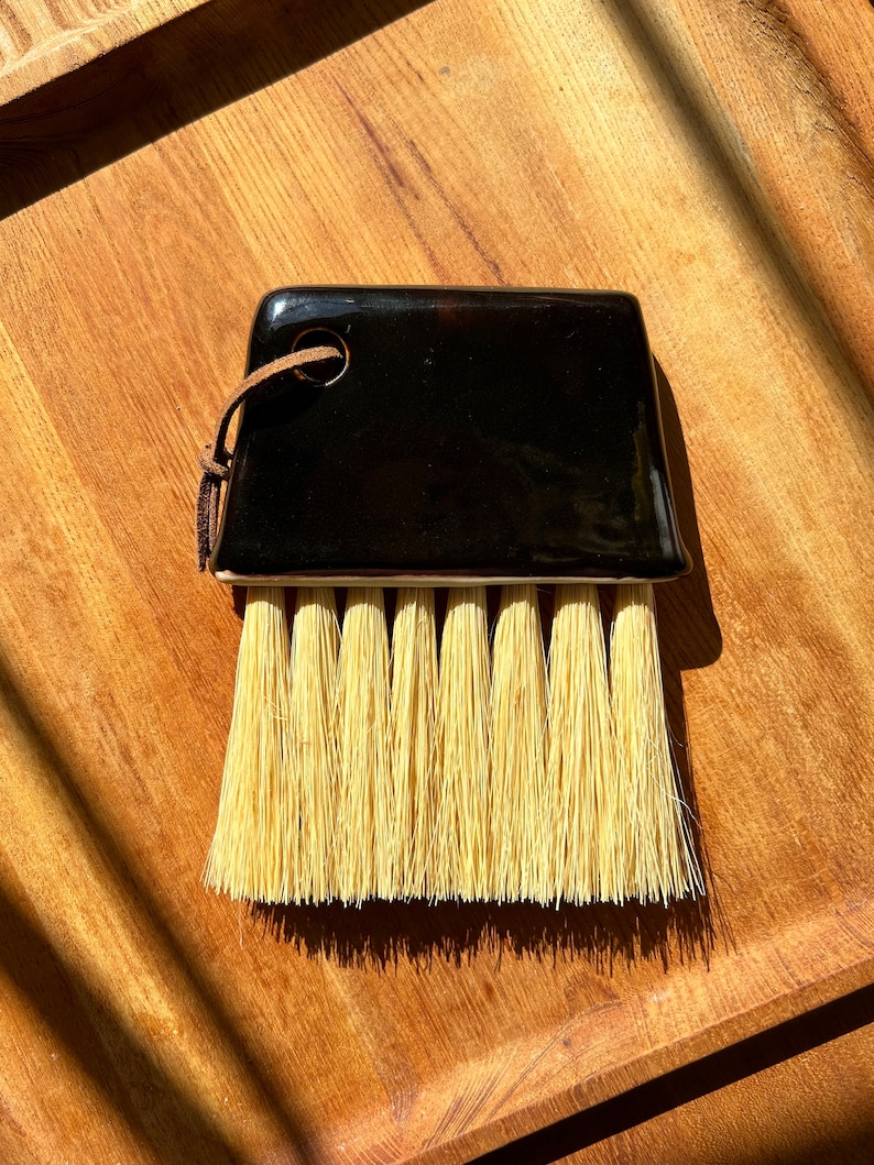 Large Walnut Brush