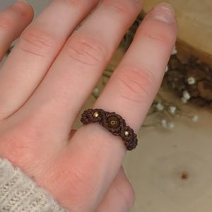Makramee Ring mit Edelsteinperle, Messingperlen, Silberperlen, freie Farbwahl, individualisierbar, filigran, boho, hippie, goa