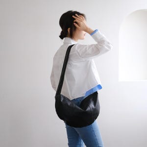 Sac à bandoulière demi-lune pour femme, sac convertible 2 en 1, sac à bandoulière en cuir végétalien pour femme