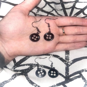 Pendientes de botón - llavero a juego, conjunto de regalo, gótico, decoración de Halloween, cumpleaños, emo, joyería alternativa, gargantilla, collar de terror