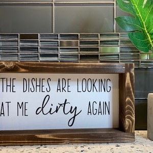 vaisselle me regarde encore sale | Panneau en bois | Décoration de cuisine | Signe d&#39;humour adulte |