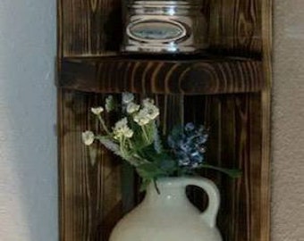 Estantes colgantes de esquina, madera quemada, sólido, acabado de barril de whisky rústico