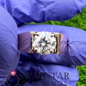 2 CT Round Lab Grown Diamond Men&#39;s Ring - 14K Gold Wedding Band