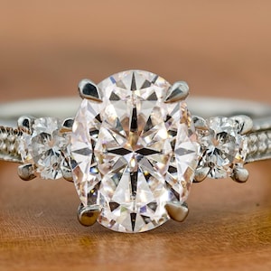 Oval Cut Three Stone Moissanite Engagement Ring, 14K Solid Gold With Solitaire Ring, Side Stone Round Cut, 3 Stone Wedding Anniversary Gift