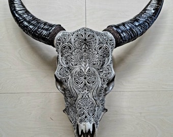 carved buffalo flower grey medium horn