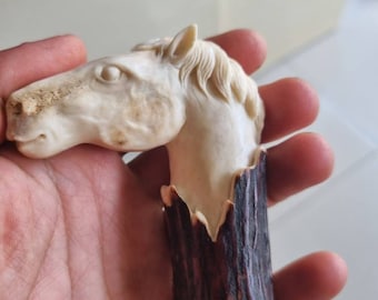 Hand Carved Horse Head Cane Handle – Deer Antler & Natural Wood