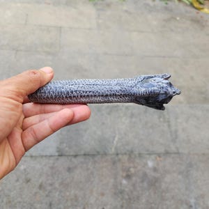 knife handle buffalo horn skull on hand