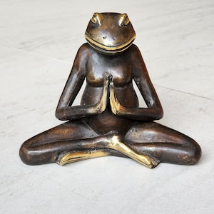 Brass yoga Frog for sculpthure in top table