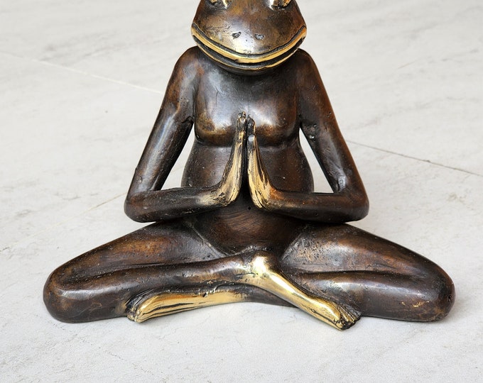 Brass yoga Frog for sculpthure in top table
