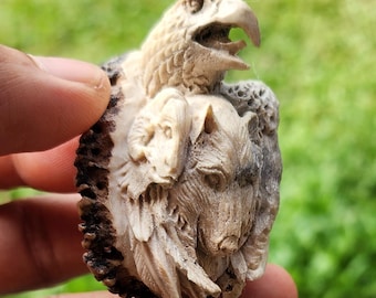 Hand-Carved Tribal Face Pendant – Natural Antler/Bone Art