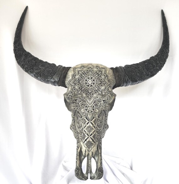 彫刻された水牛の頭蓋骨と角：マンダラホーンの壁飾り - Etsy 日本