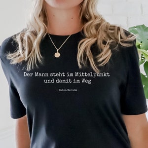 Quote T-shirt for literature lovers, classic round neck T-shirt with short sleeves made of 100% cotton in a comfortable unisex cut