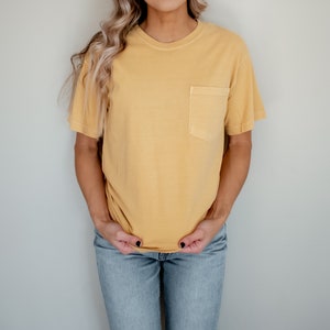 Comfort Color Tshirt With Pocket, Oversized Boho Shirt, Vintage Color Washed Tshirt for women, Soft Worn Pocket shirt, Trendy Pocket Tee