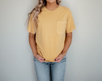 Comfort Color Tshirt With Pocket, Oversized Boho Shirt, Vintage Color Washed Tshirt for women, Soft Worn Pocket shirt, Trendy Pocket Tee