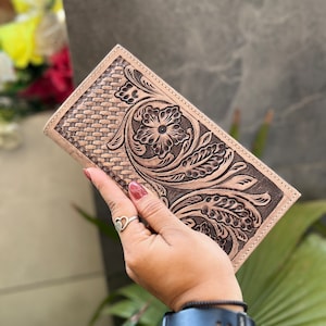 Nuevo diseñador tallado a mano de cuero para hombre Cartera larga Venta caliente Moda Colección elegante Tendencia Diseñador Titular de efectivo Regalo para él