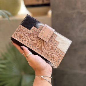 Einzigartige Designer Haar auf Fell Leder Clutch Hand punziert Carving Wallet Western Muster Vintage Rindsleder Karten Cash Wallet Geschenke