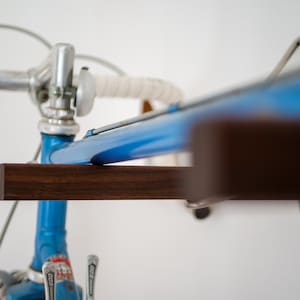 Fahrrad Wandhalterung Fahrradhalterung für Rennräder Wandanbringung für Räder aller Art Nussholz