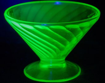 Vintage uranium green glass, sherbet glass, spiral form, depression glassware, 1930+