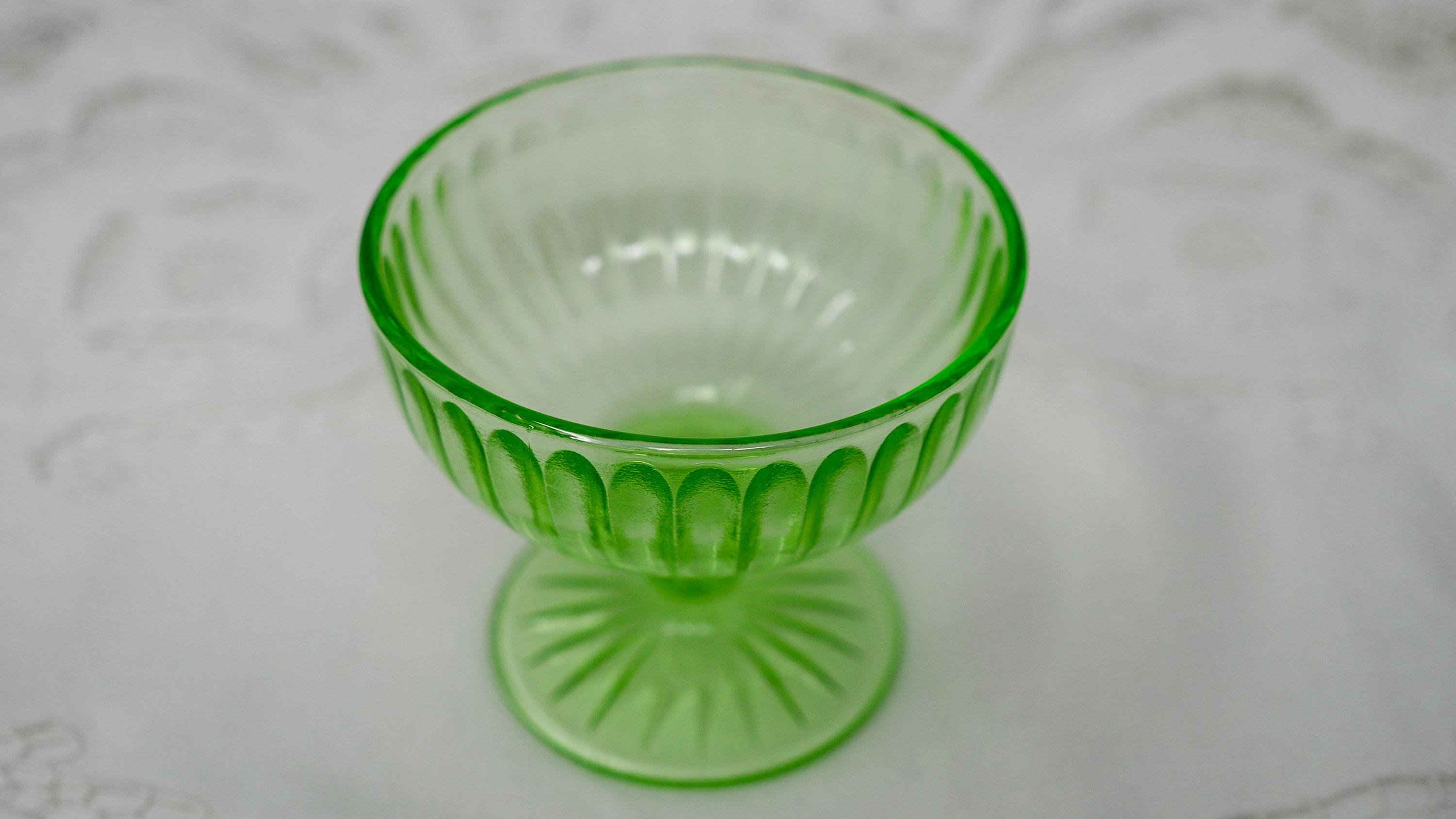 Hazel Atlas １９３０年「Ribbon」極小チップ有り・ウランガラス Hazel Atlas Sherbet Glass, 