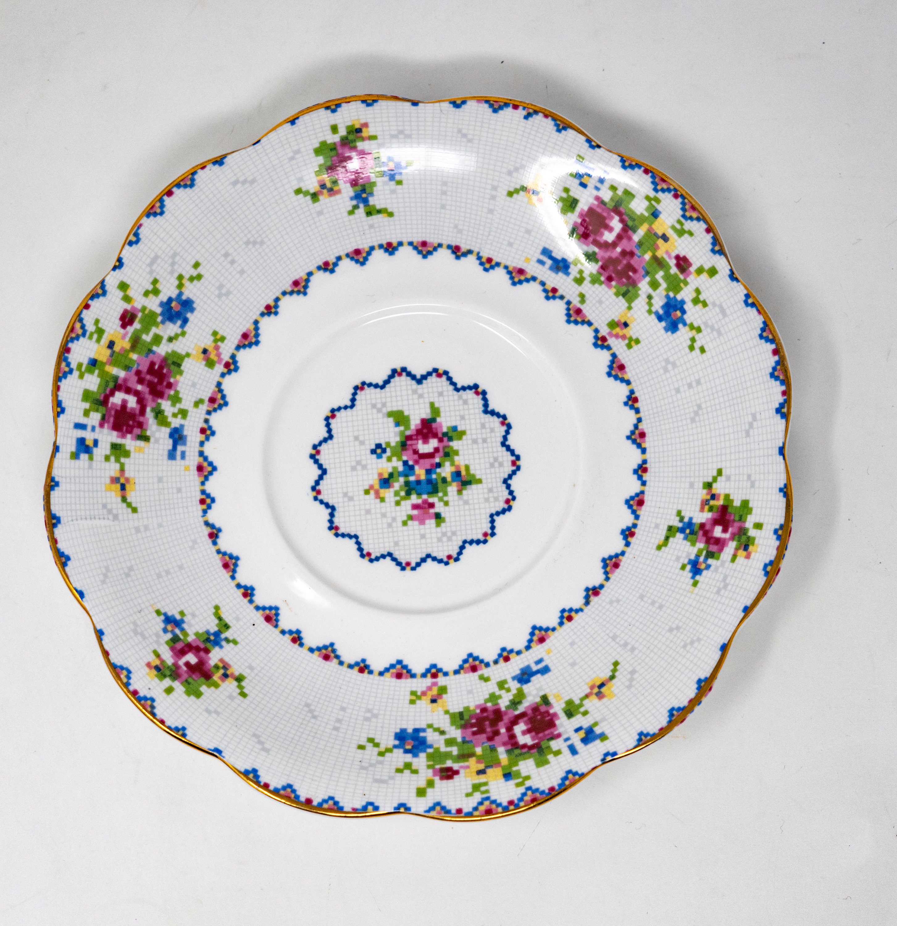 Royal Albert Cup and saucer Petit Point (JL) Royal Albert Cup and saucer Petit Point (JL)