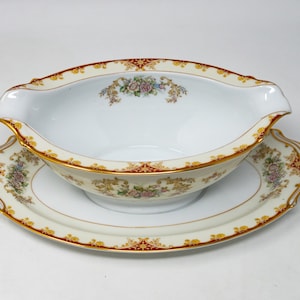 Noritake gravy boat, flowers arrangment and floral swags decoration, made in occupied Japan, c.1948-1952