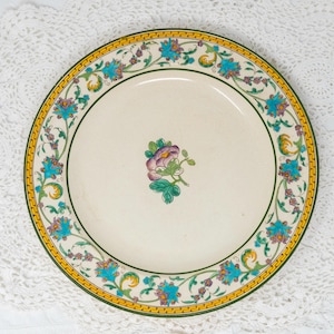 Wedgwood Etruria England 8.2&quot; plate, beautiful Art Nouveau patterns, ornaments, vintage dinnerware made in England