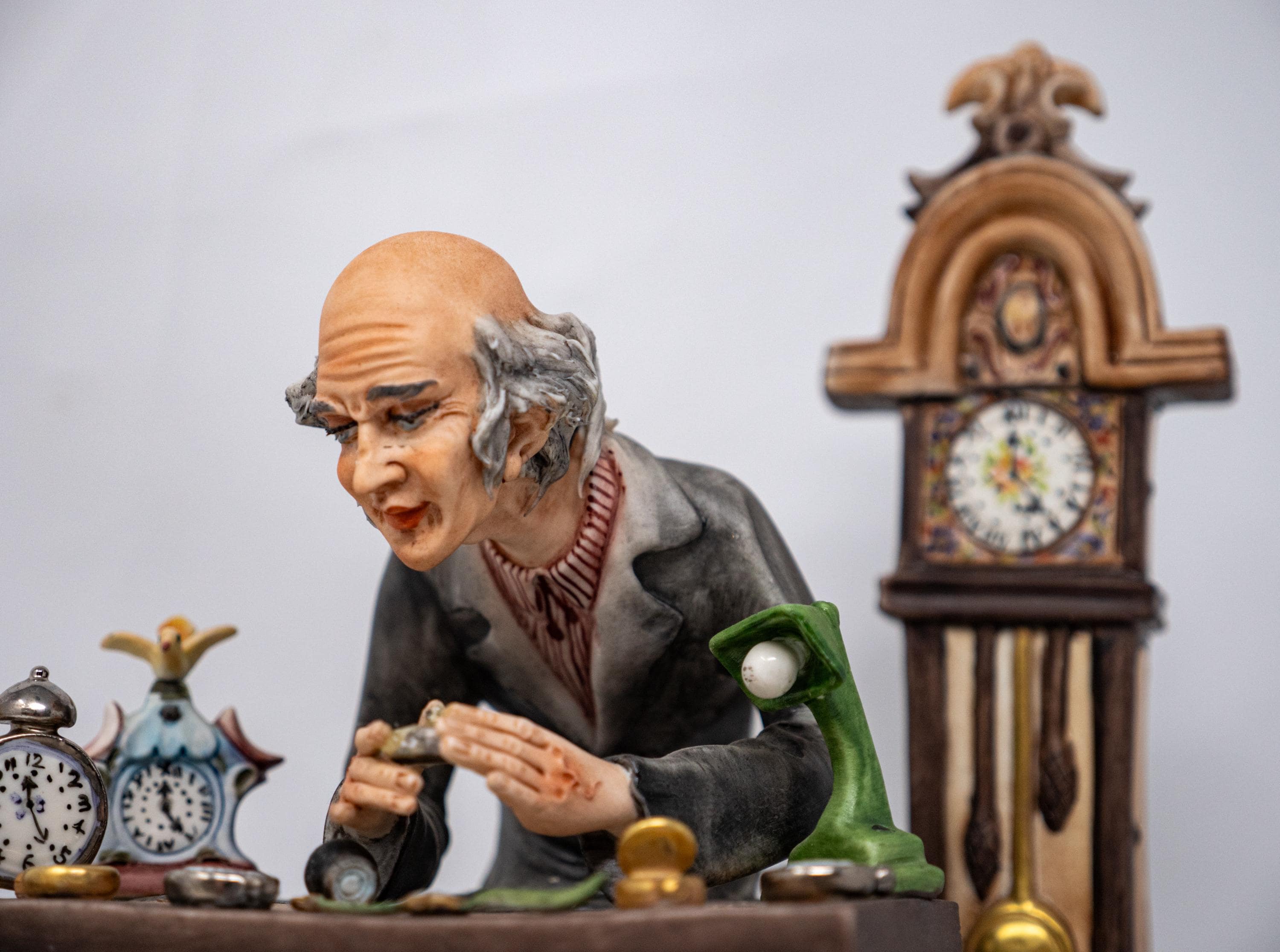 カポディモンテ 時計職人のヴィンテージ陶器彫刻 イタリア 1950 年代 カポディモンテ 時計職人のヴィンテージ陶器彫刻 イタリア 1950 年代