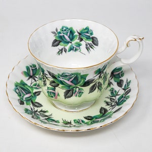 Royal Albert &quot;Lakeside series: Grasmere&quot; teacup and saucer set, vintage bone china